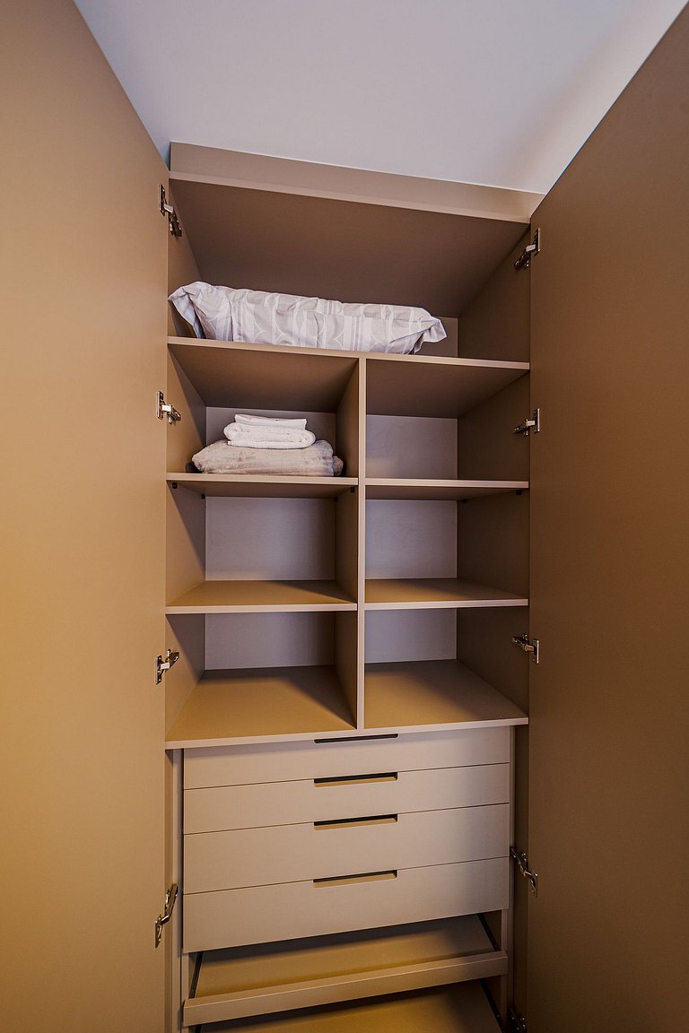 Apartamento completo, moderno e bem localizado