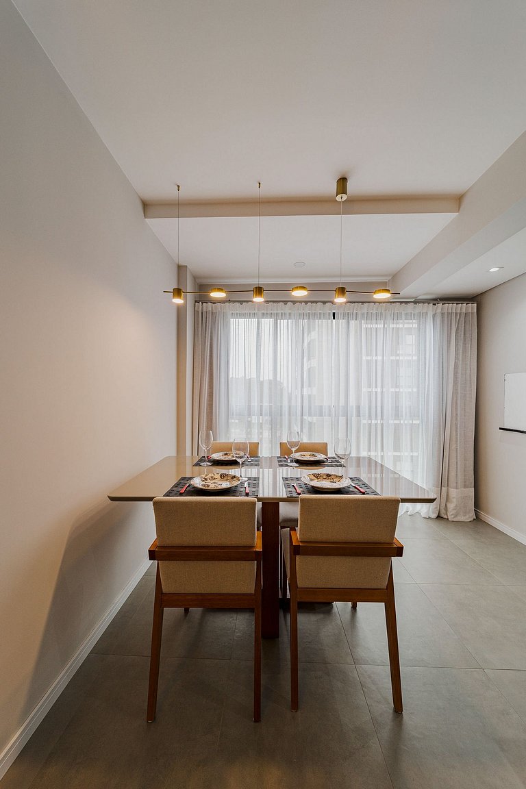 Apartamento completo, moderno e bem localizado