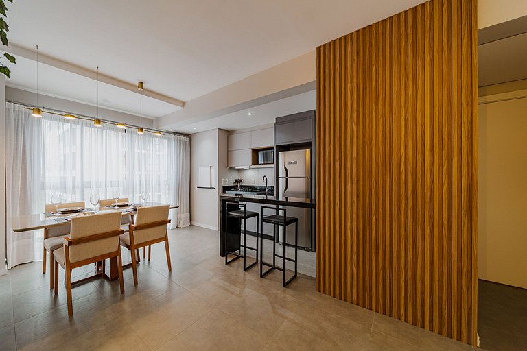 Apartamento completo, moderno e bem localizado