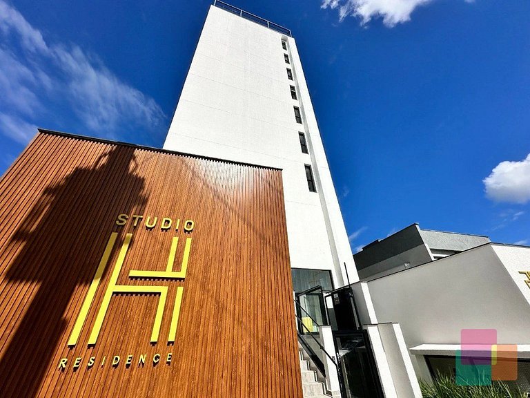 Studio H 107: Elegância e Lazer com Vista Exclusiva