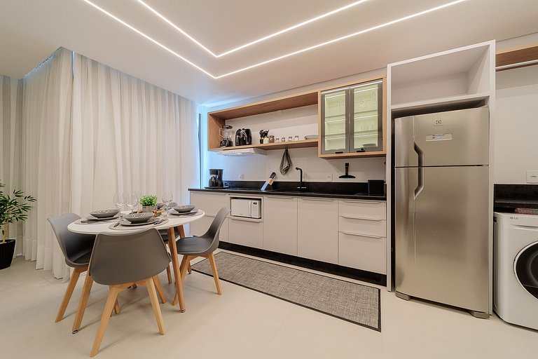 Charmoso, elegante e completo em edífico incrível