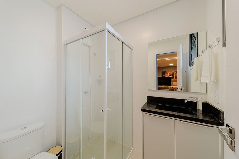 Charmoso, elegante e completo em edífico incrível