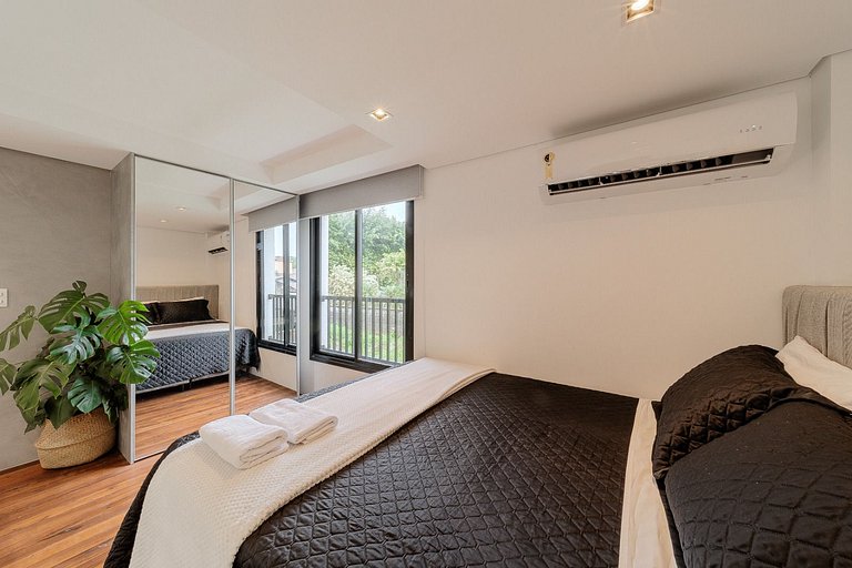 Refúgio dos Sonhos: Loft com Mezanino Único!
