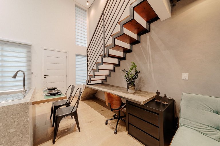 Refúgio dos Sonhos: Loft com Mezanino Único! DUL04