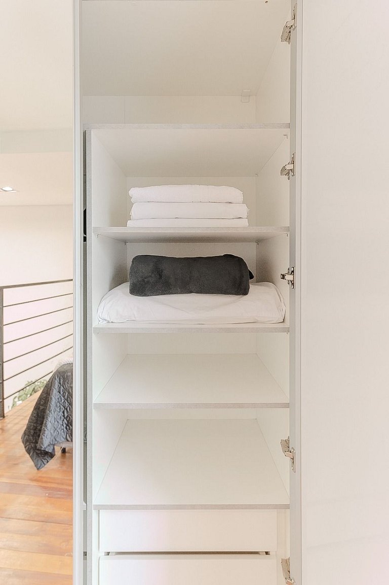 Refúgio dos Sonhos: Loft com Mezanino Único!