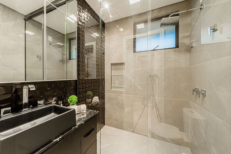 Estilo e Conforto com Acesso Fácil à BR ELY701B