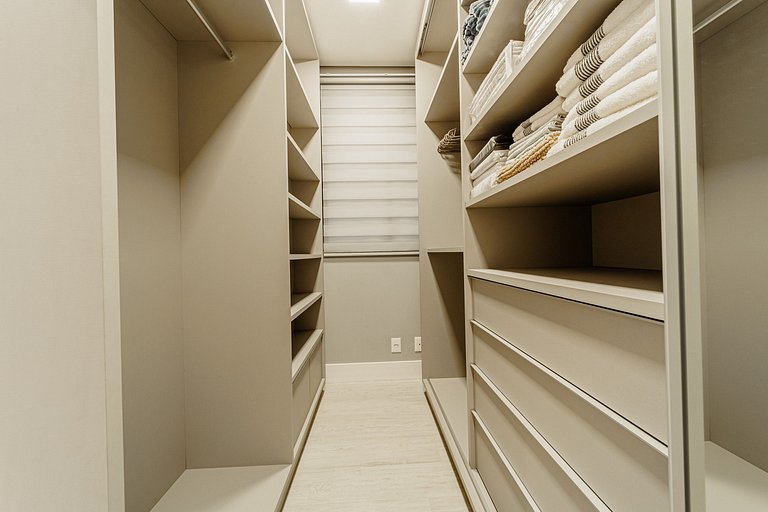 Estilo e Conforto com Acesso Fácil à BR ELY701B