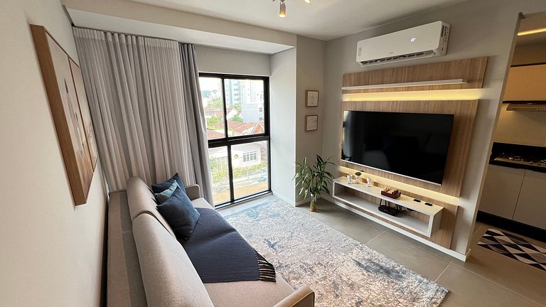 Design e lazer no Mingus; rooftop com vista serra