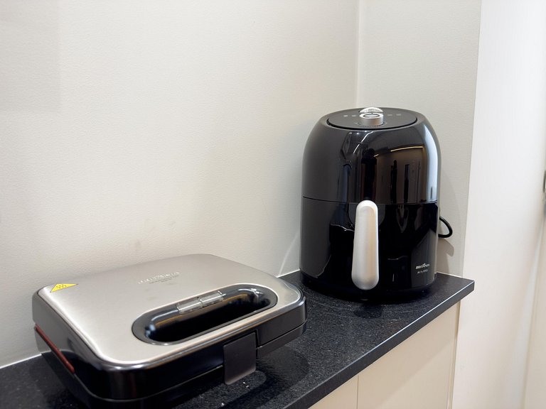 Estadia Elegante com Vaga e Wi-Fi Rápido MIN604