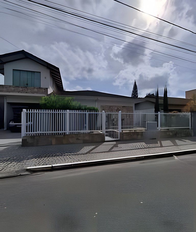 Espaçosa Casa Para Mais de 10 Pessoas
