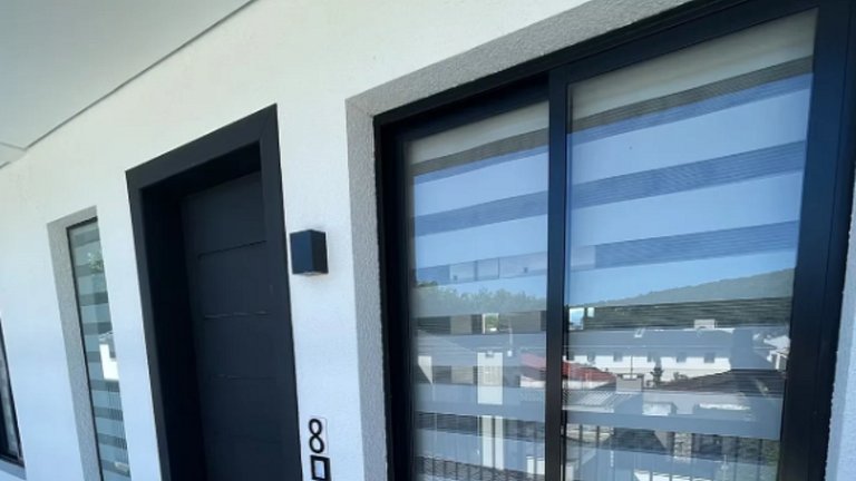 Moderno Confortável e Bem Localizado GLO04