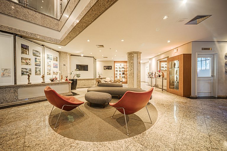 Design e Conforto c/ duas camas em quarto de hotel