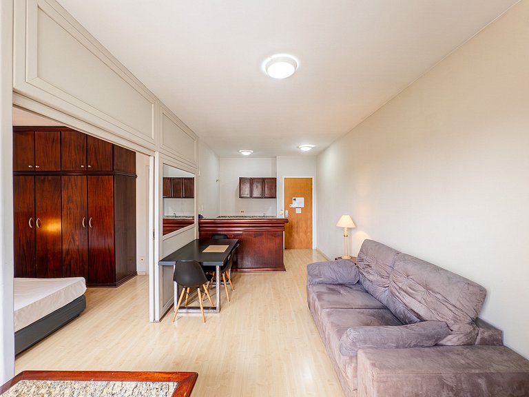 Design e Conforto c/ duas camas em quarto de hotel