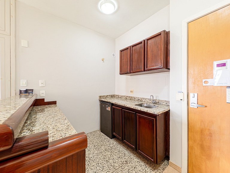 Design e Conforto c/ duas camas em quarto de hotel