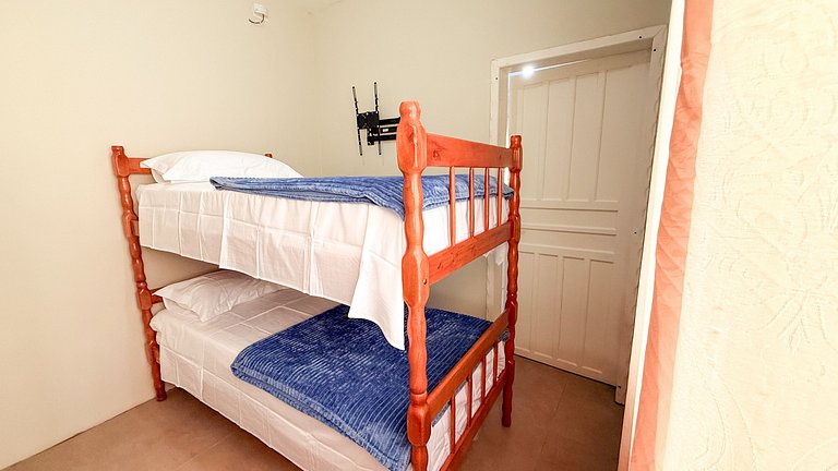 Suíte Lisboa | Fechadura e banheiro exclusivo