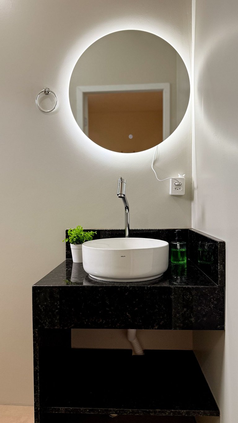 Suíte Lisboa | Fechadura e banheiro exclusivo