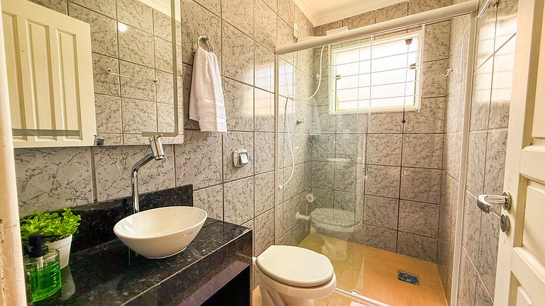 Suíte Kyoto | Fechadura e banheiro exclusivo