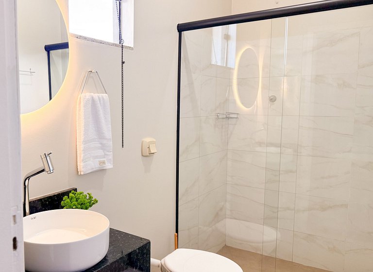 Suíte Amsterdam | Fechadura e banheiro exclusivo