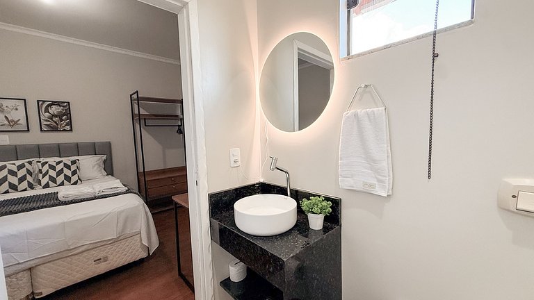 Suíte Amsterdam | Fechadura e banheiro exclusivo