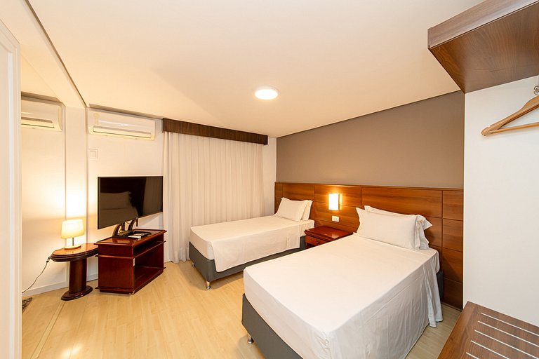 Quarto nobre em hotel no centro de Joinville