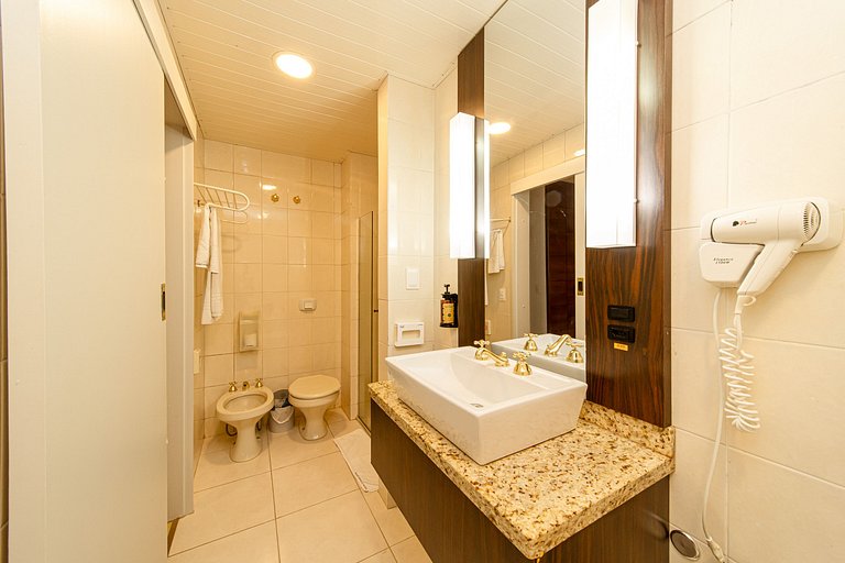 Quarto nobre em hotel no centro de Joinville