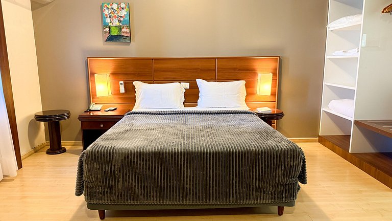 Elegante, confortável e moderno no centro PRZ 710